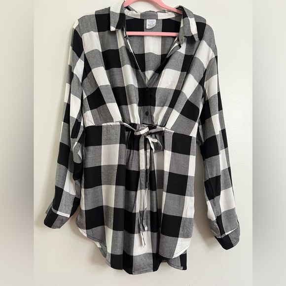 Time and Tru Black and White Checkered Button Down Shirt Maternity. - Picture 1 of 6